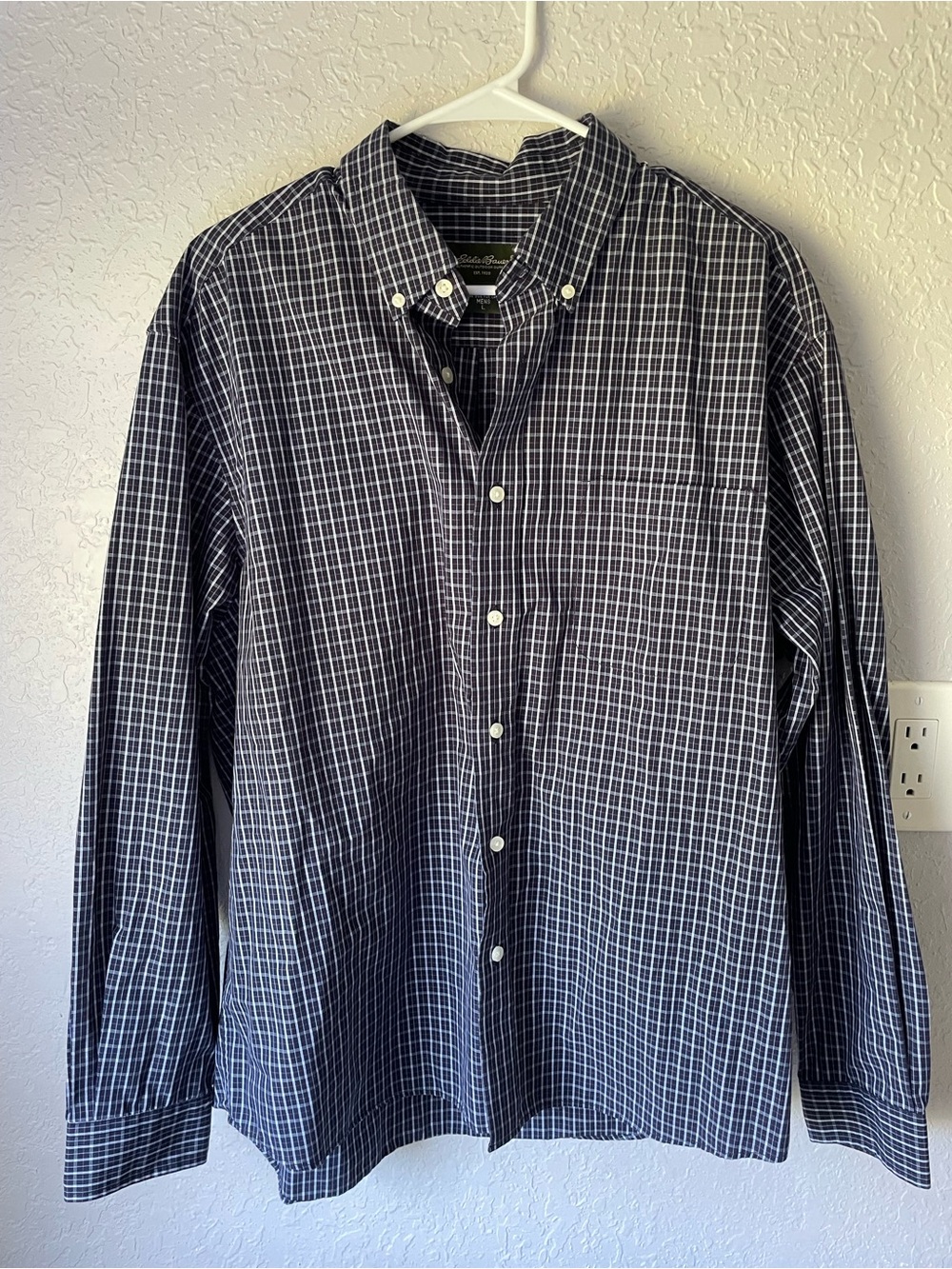 Eddie Bauer Men’s Navy and White Cotton Plaid Button-Down Shirt Size Large